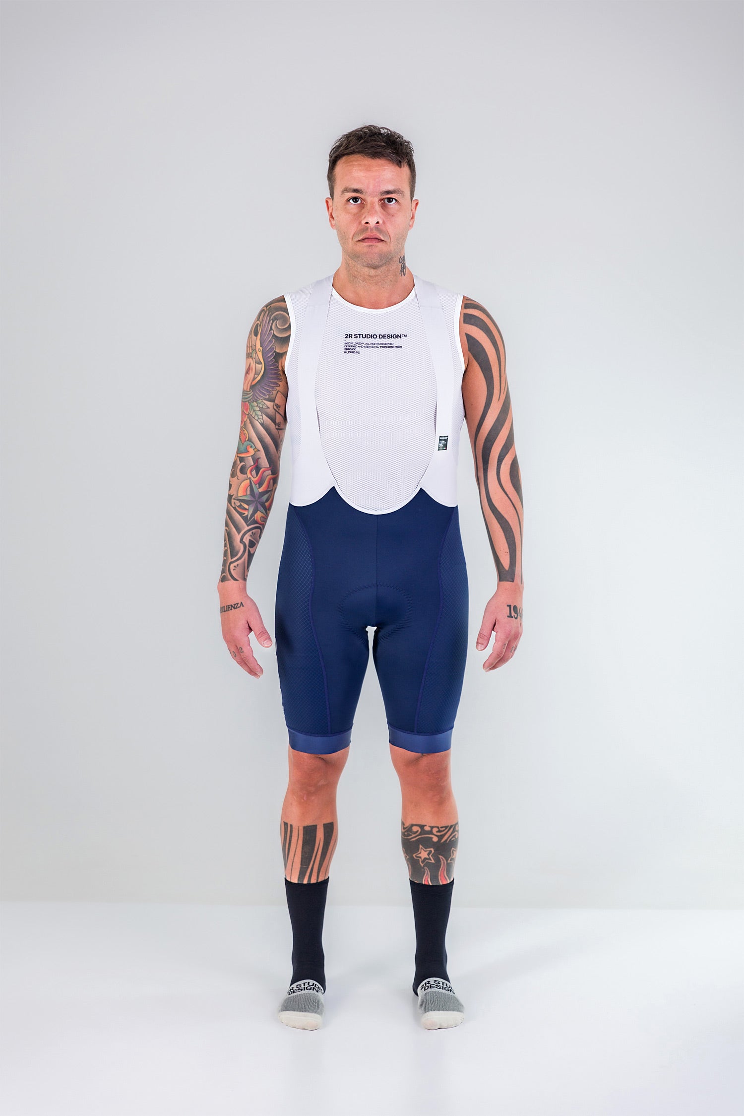 Bretelle 2RSD AeroFlow 1.3 / Cor: Navy Blue. Desenvolvidos com tecidos de compressão altamente elásticos, de toque suave e luxuoso e equipados com Pad da prestigiada Elastic Interface. Desempenho e conforto sem paralelo, estabelecendo um novo marco no vestuário de ciclismo.