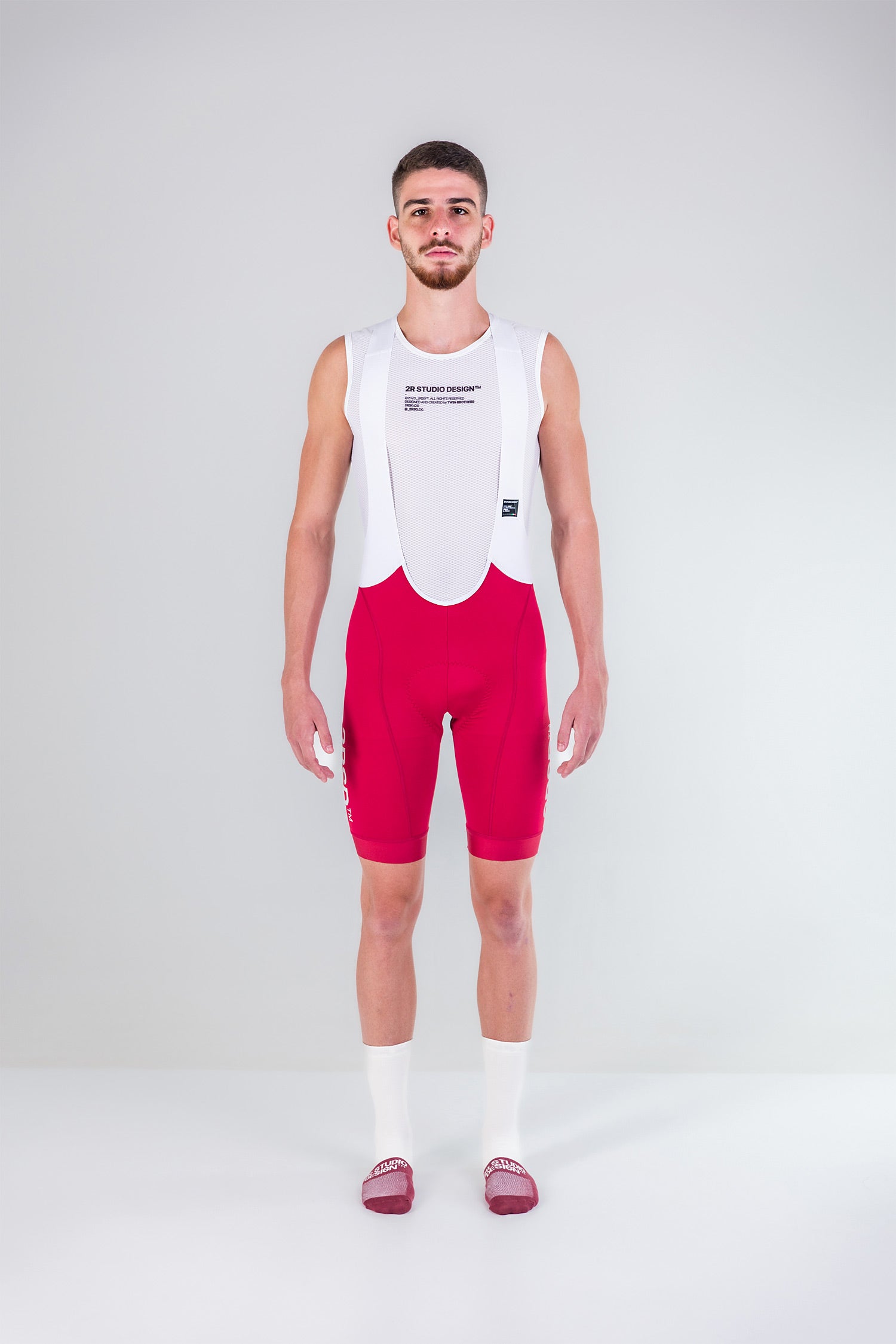 Bretelle 2RSD AeroFlow 1.3 / Cor: Red Rose. Desenvolvidos com tecidos de compressão altamente elásticos, de toque suave e luxuoso e equipados com Pad da prestigiada Elastic Interface. Desempenho e conforto sem paralelo, estabelecendo um novo marco no vestuário de ciclismo.